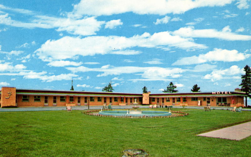 Fountain Motel (Days Inn) - Vintage Postcard (newer photo)